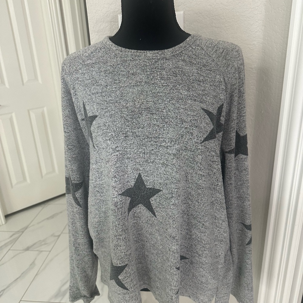 Gray Star Pattern Sweater - Picture 2 of 2